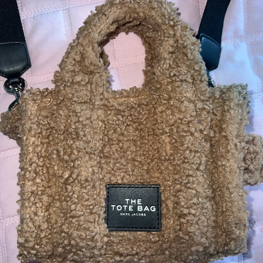 Marc Jacobs The Teddy Crossbody Tote - Picture 2 of 4